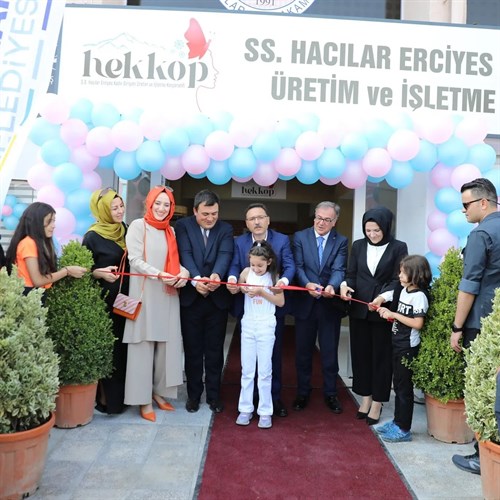Valimiz Sayın Gökmen Çiçek, Hacılar Erciyes Kadın Girişimi Üretim ve İşletme Kooperatifinin Hizmet Binası Açılışına Katıldılar